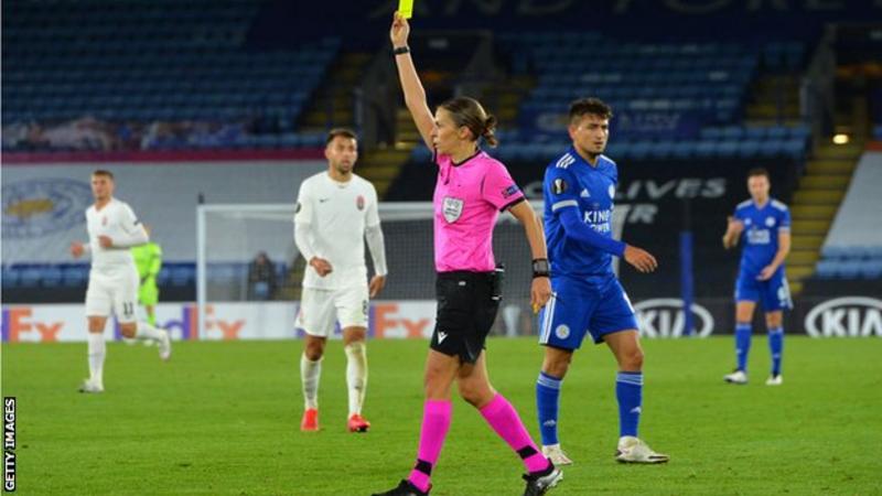 L'arbitre française Stephanie Frappart deviendra la première femme à diriger un match de Ligue des champions masculin.