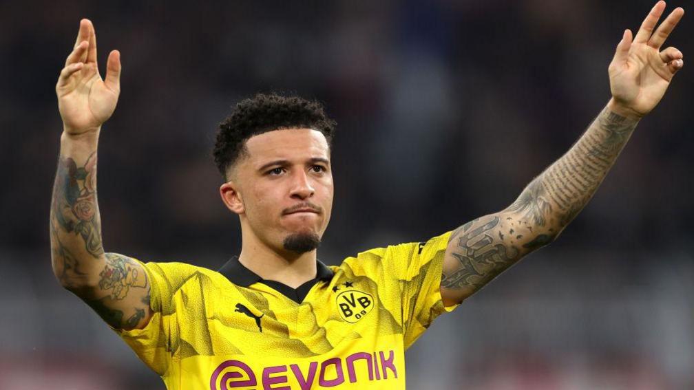Sancho s’éloigne de la Juve : Dortmund relance les négociations avec Manchester United
