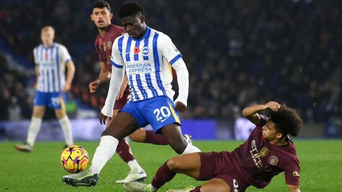Premier League : Brighton fixe le prix de Carlos Baleba à 115 M€ – Manchester United et City prêts pour la bataille